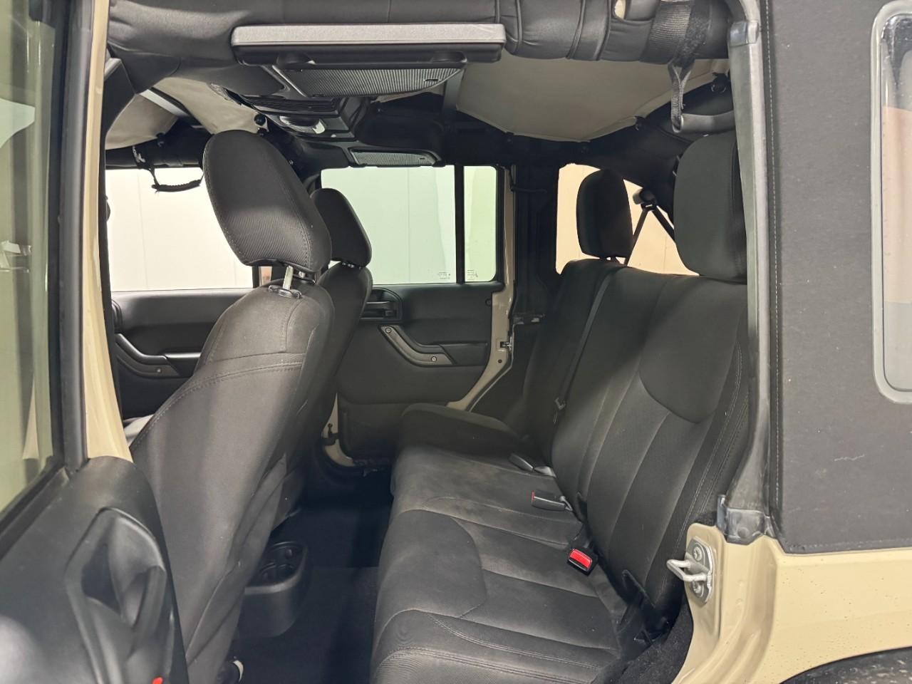 Jeep Wrangler Unlimited Vehicle Full-screen Gallery Image 8