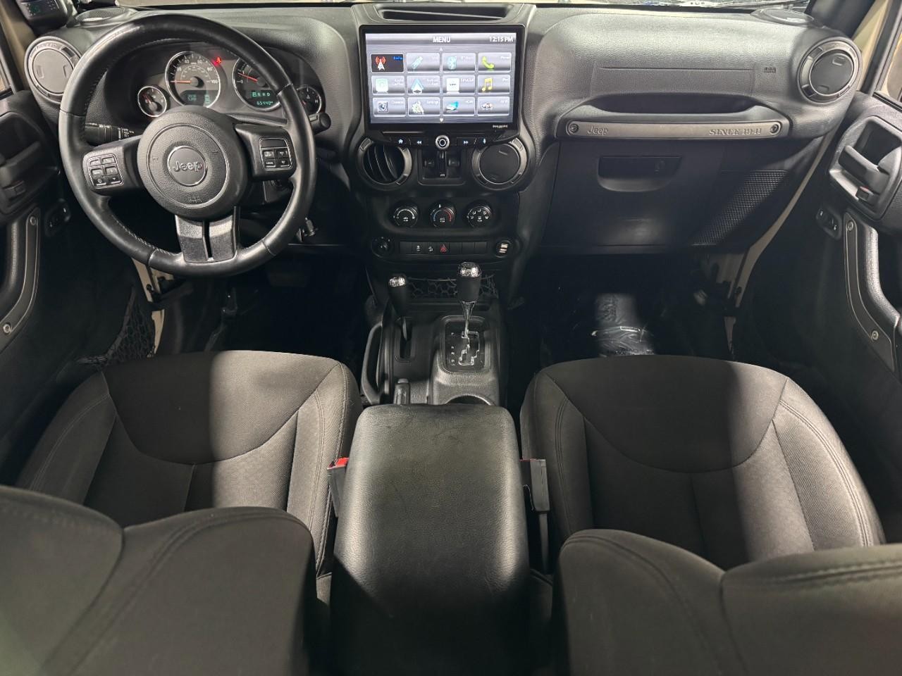 Jeep Wrangler Unlimited Vehicle Full-screen Gallery Image 11