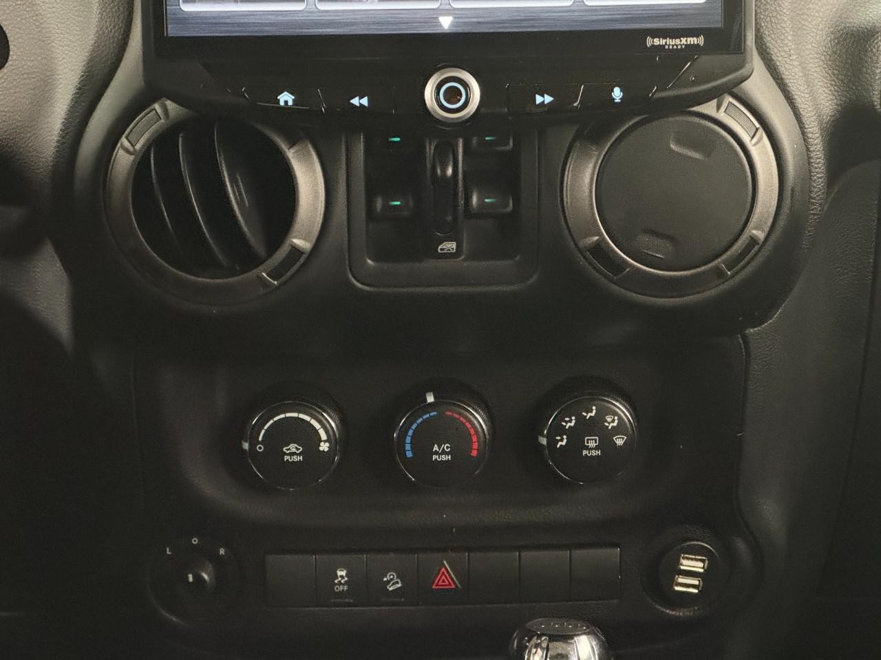 Jeep Wrangler Unlimited Vehicle Full-screen Gallery Image 14