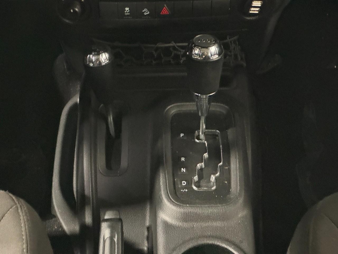 Jeep Wrangler Unlimited Vehicle Full-screen Gallery Image 15