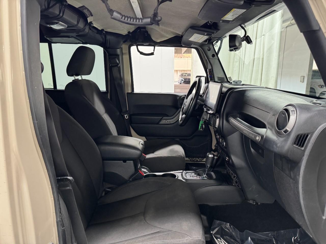 Jeep Wrangler Unlimited Vehicle Full-screen Gallery Image 17