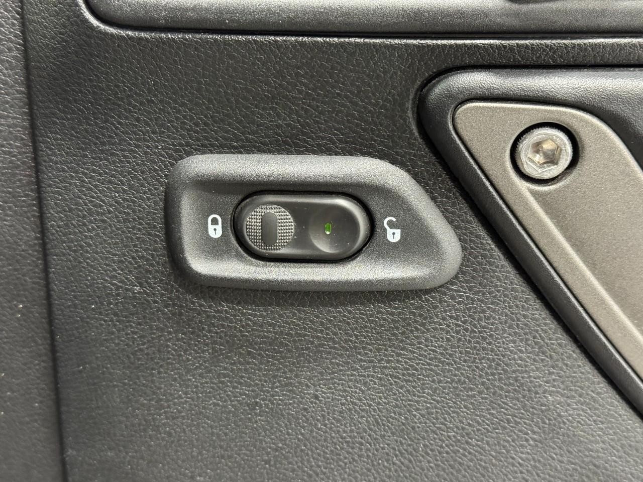 Jeep Wrangler Unlimited Vehicle Full-screen Gallery Image 20