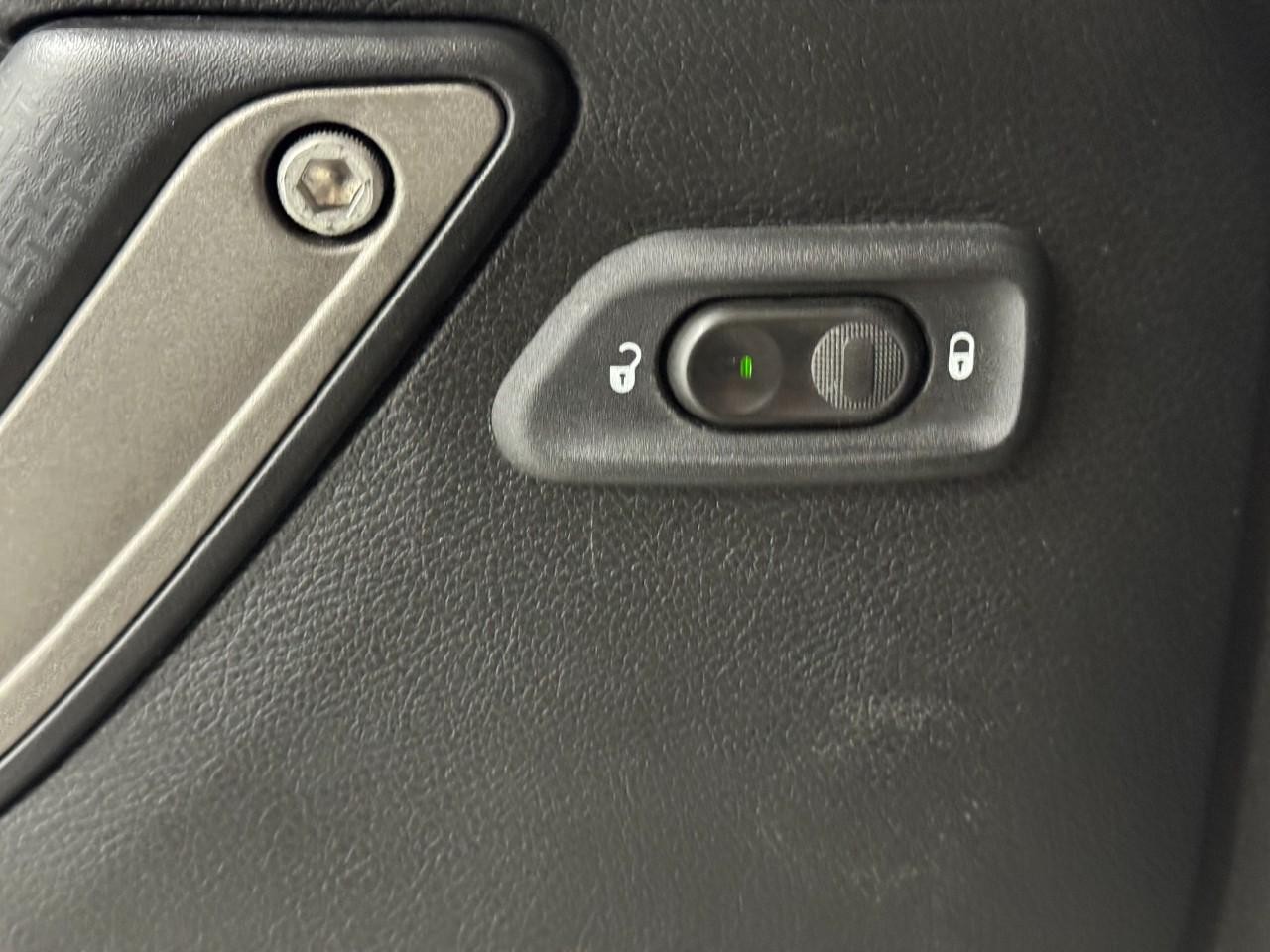 Jeep Wrangler Unlimited Vehicle Full-screen Gallery Image 23