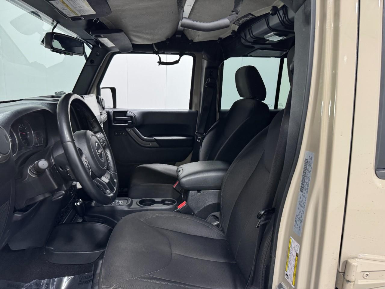 Jeep Wrangler Unlimited Vehicle Full-screen Gallery Image 24