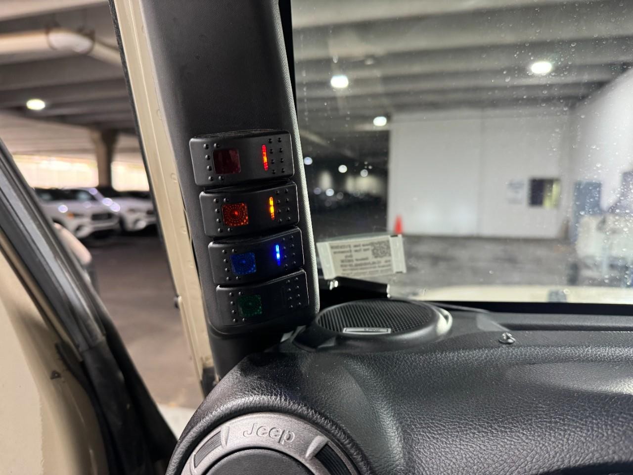 Jeep Wrangler Unlimited Vehicle Full-screen Gallery Image 27