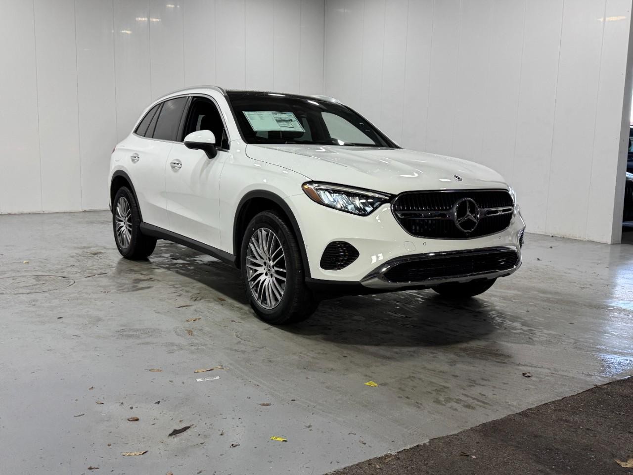 Mercedes-Benz GLC Vehicle Full-screen Gallery Image 6