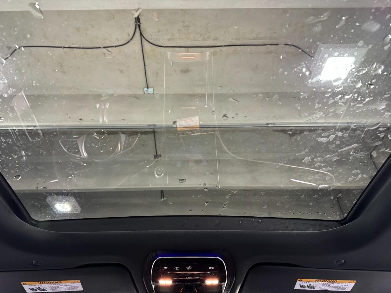 Mercedes-Benz GLC Vehicle Full-screen Gallery Image 11