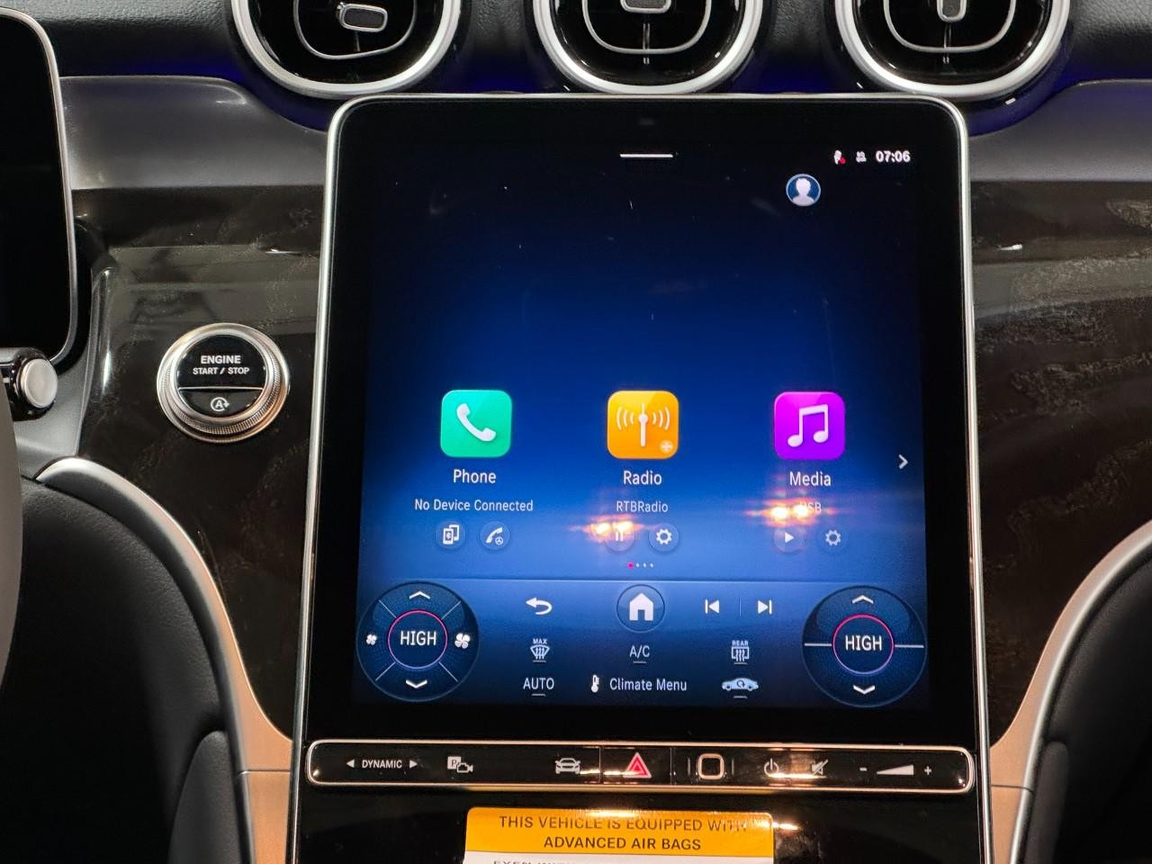 Mercedes-Benz GLC Vehicle Full-screen Gallery Image 14