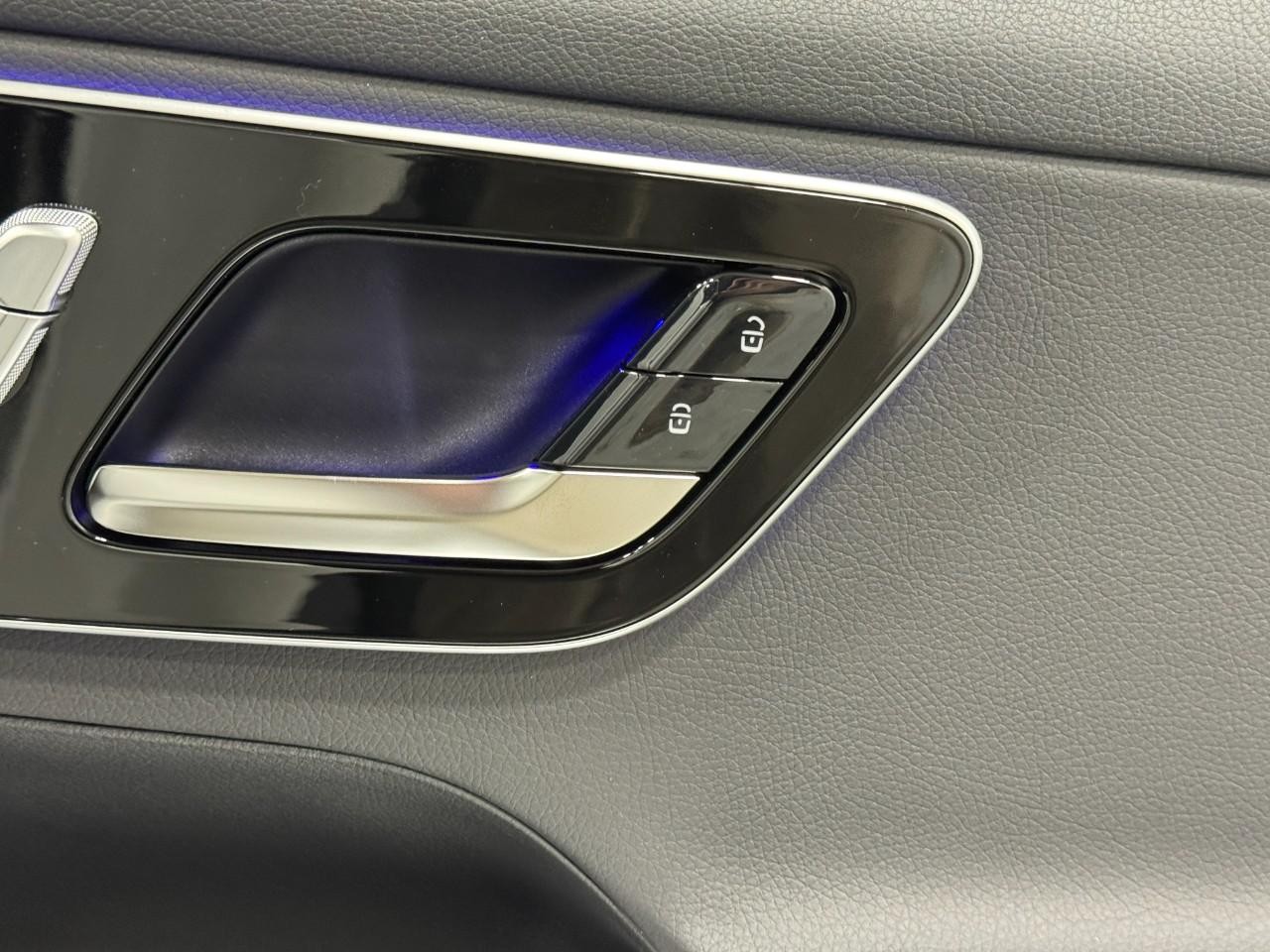 Mercedes-Benz GLC Vehicle Full-screen Gallery Image 20