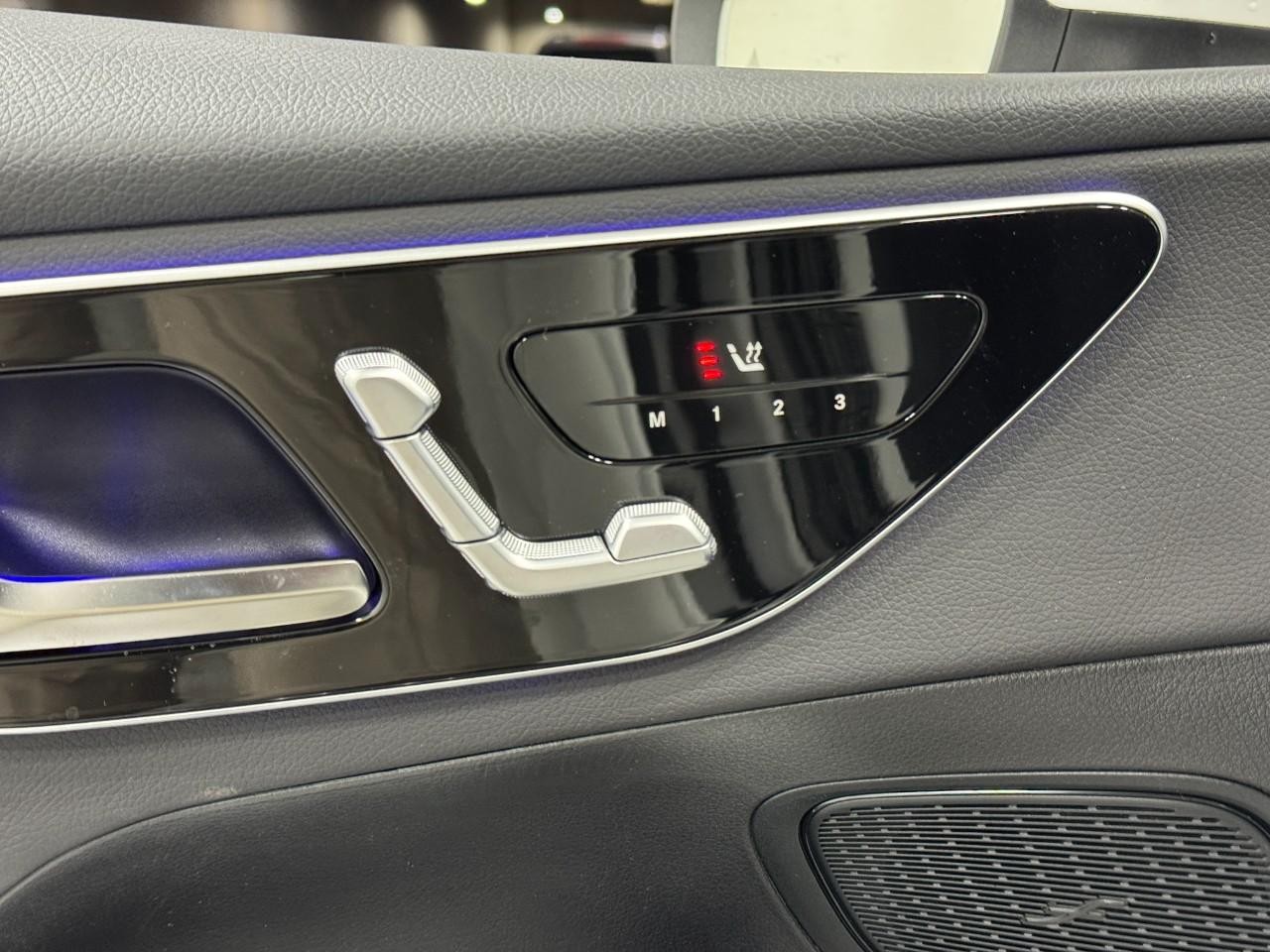 Mercedes-Benz GLC Vehicle Full-screen Gallery Image 22