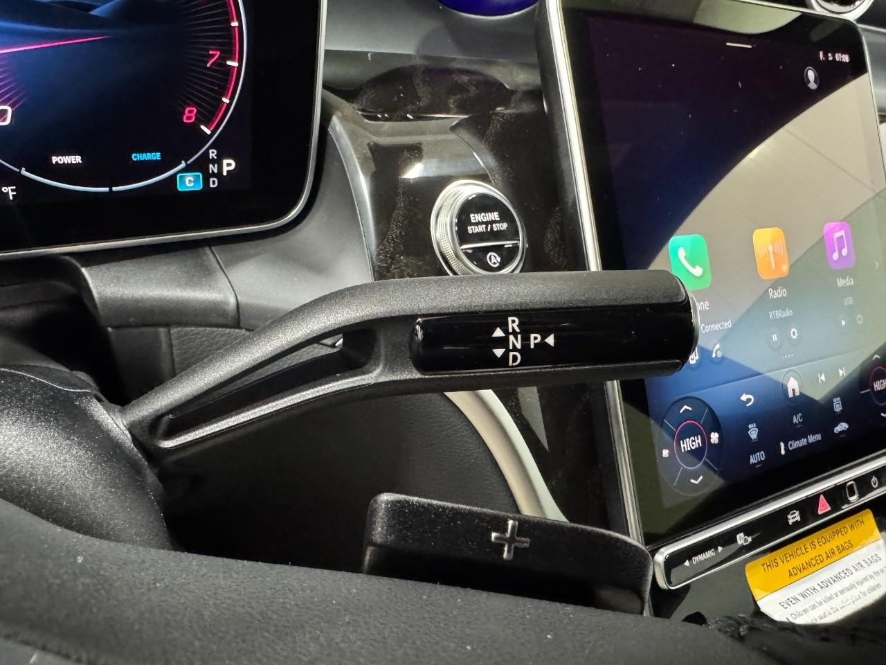 Mercedes-Benz GLC Vehicle Full-screen Gallery Image 33