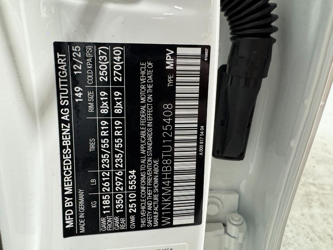 Mercedes-Benz GLC Vehicle Full-screen Gallery Image 35