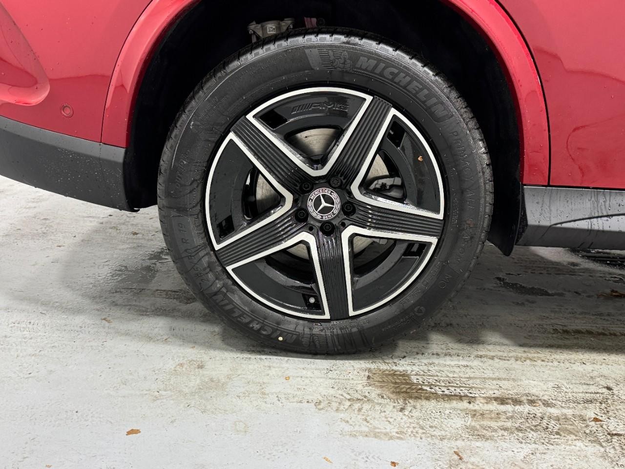 Mercedes-Benz GLC Vehicle Full-screen Gallery Image 5