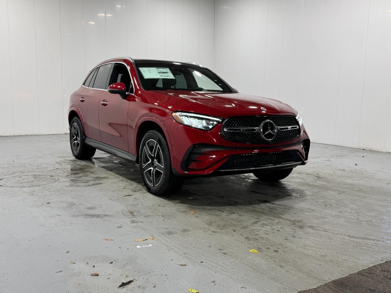 Mercedes-Benz GLC Vehicle Full-screen Gallery Image 6