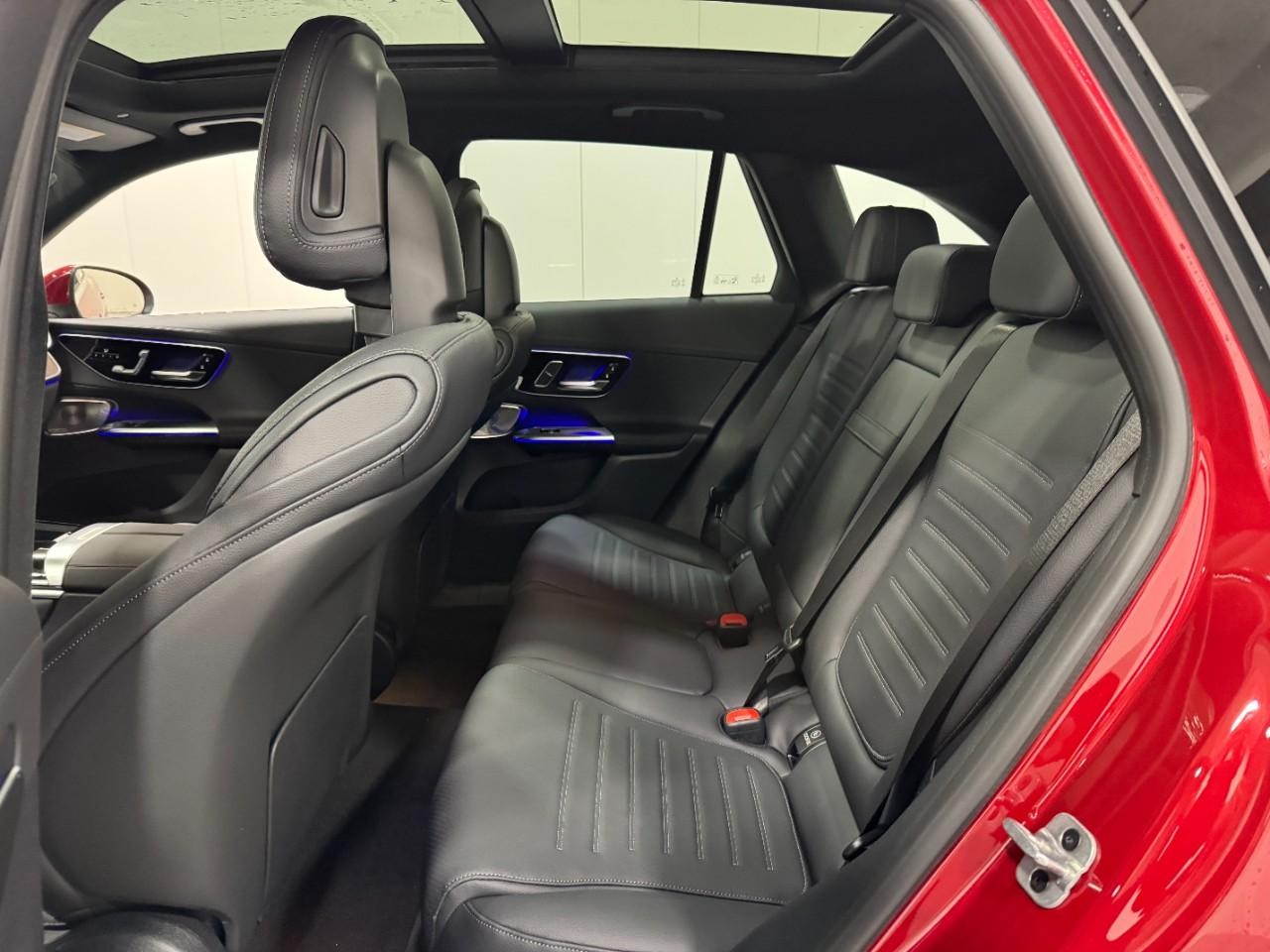 Mercedes-Benz GLC Vehicle Full-screen Gallery Image 8