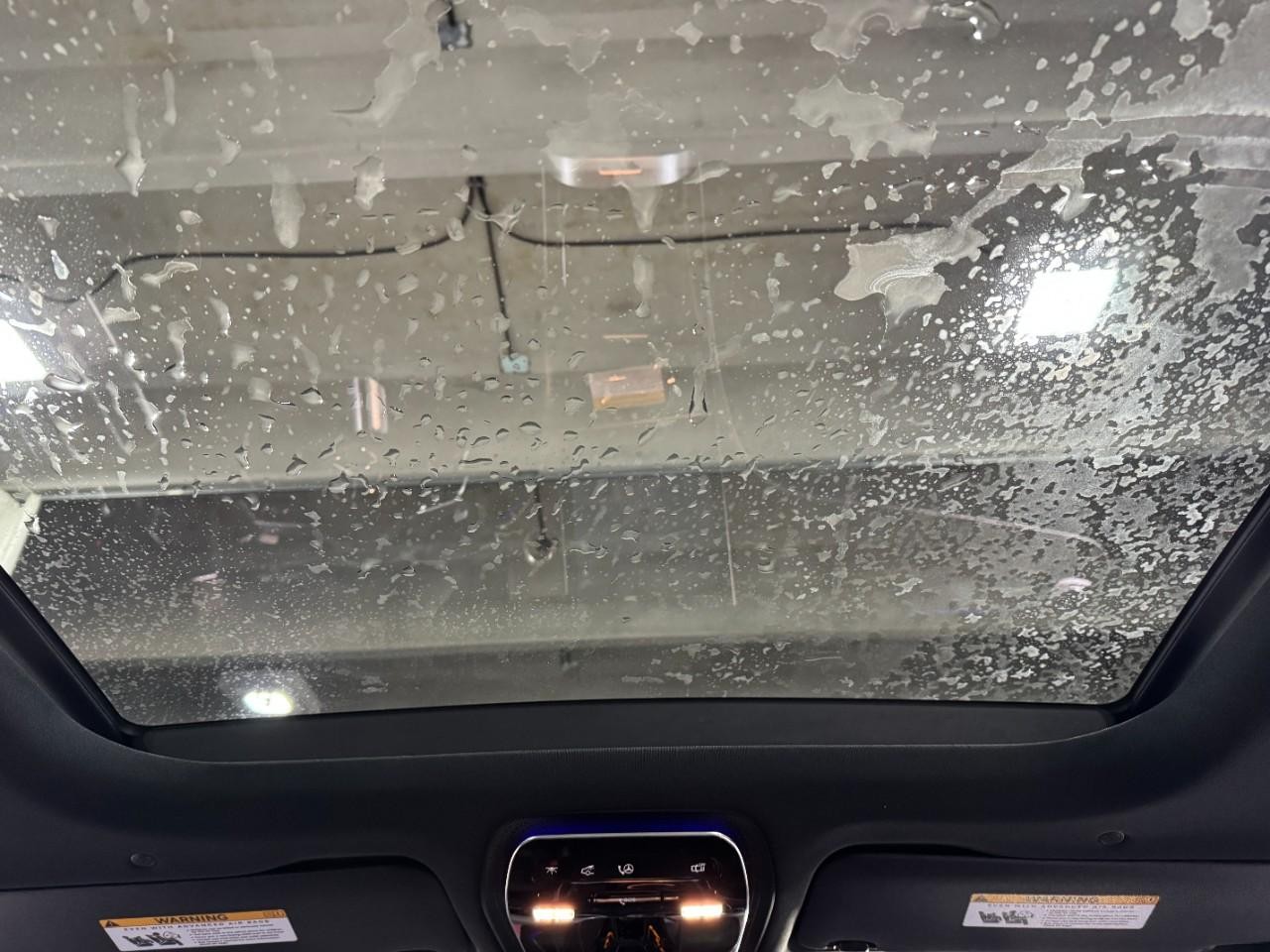 Mercedes-Benz GLC Vehicle Full-screen Gallery Image 11