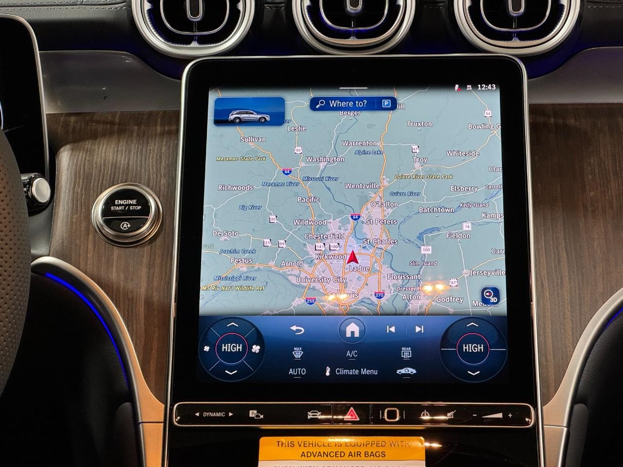 Mercedes-Benz GLC Vehicle Full-screen Gallery Image 14