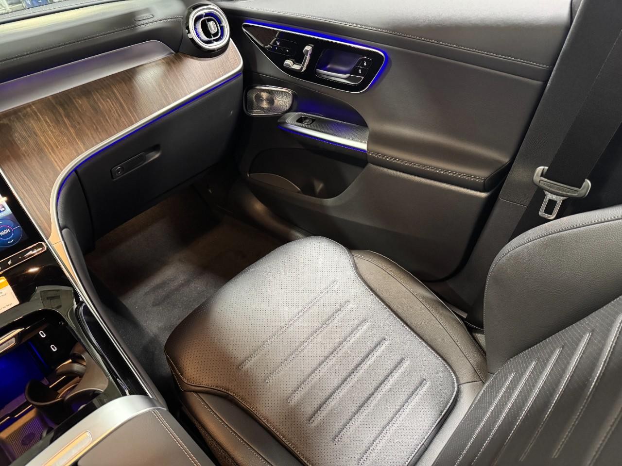 Mercedes-Benz GLC Vehicle Full-screen Gallery Image 15