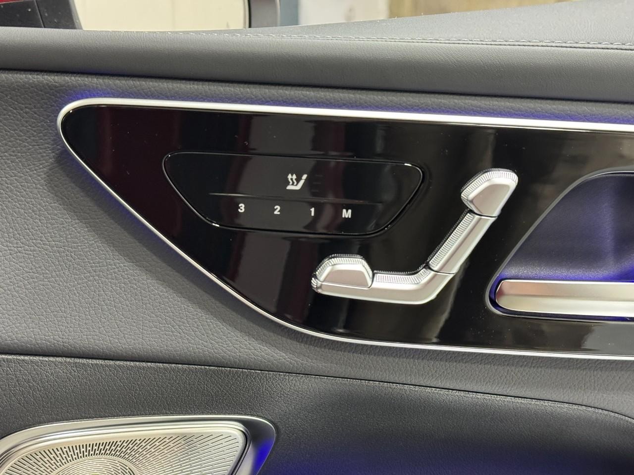 Mercedes-Benz GLC Vehicle Full-screen Gallery Image 19