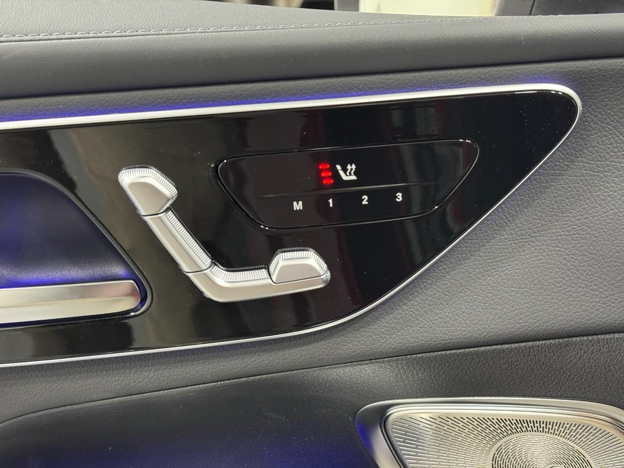 Mercedes-Benz GLC Vehicle Full-screen Gallery Image 22