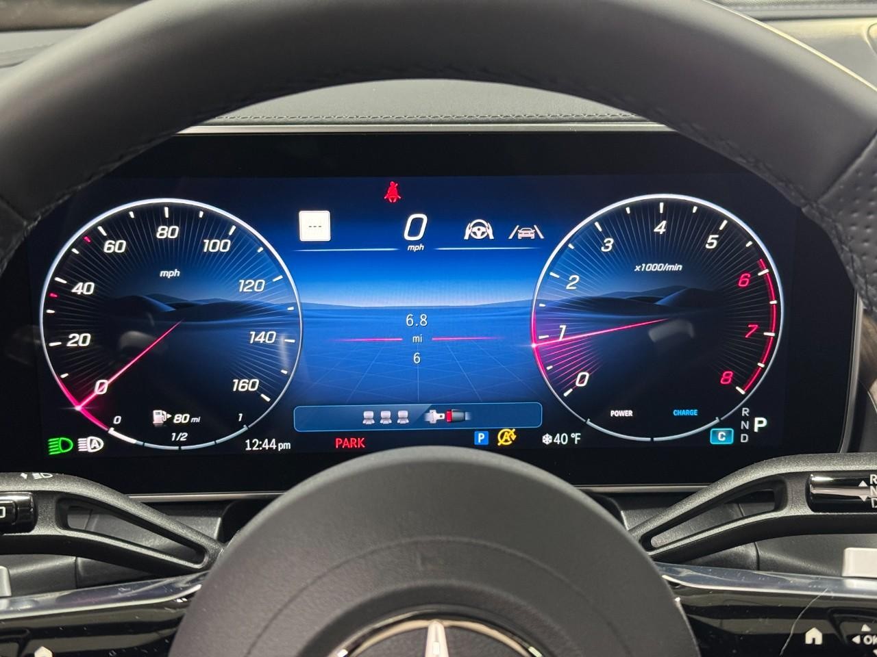 Mercedes-Benz GLC Vehicle Full-screen Gallery Image 33