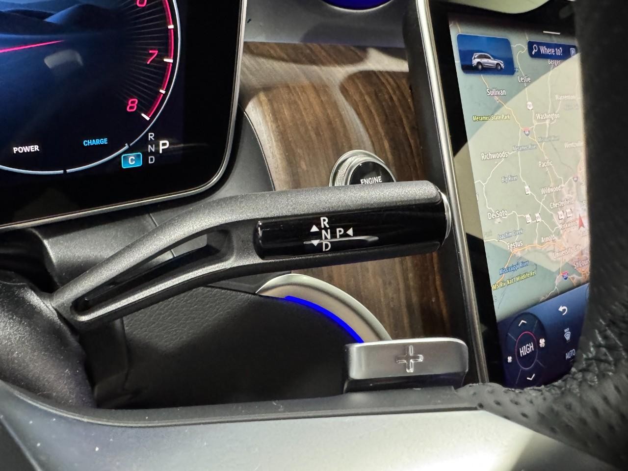 Mercedes-Benz GLC Vehicle Full-screen Gallery Image 34