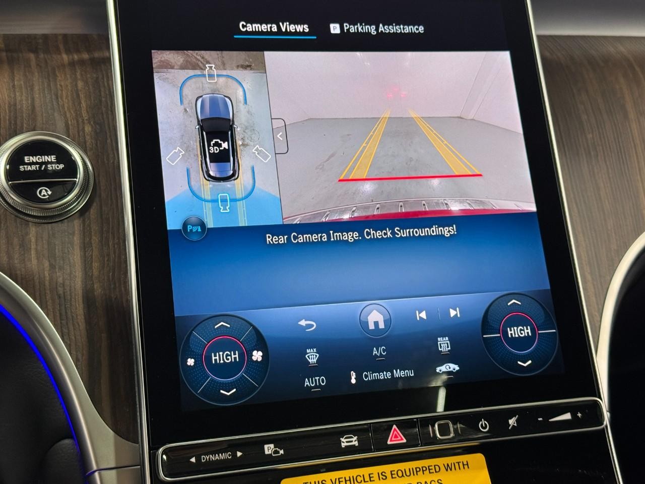 Mercedes-Benz GLC Vehicle Full-screen Gallery Image 35