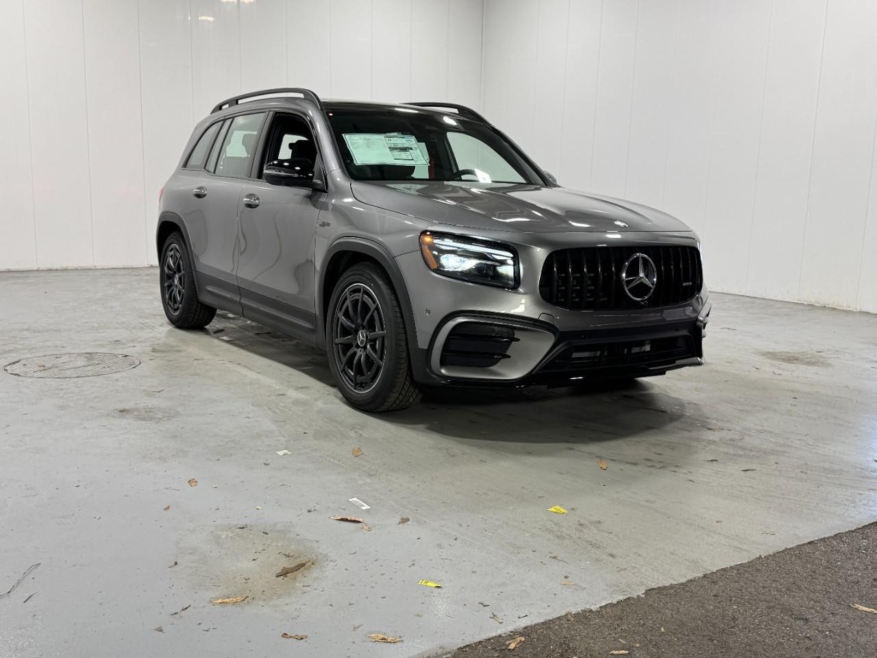 Mercedes-Benz GLB Vehicle Full-screen Gallery Image 6