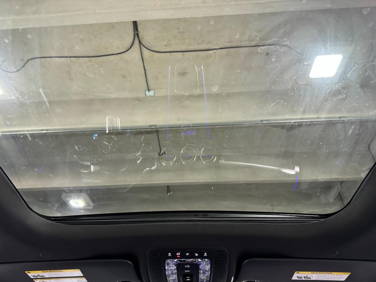 Mercedes-Benz GLB Vehicle Full-screen Gallery Image 11