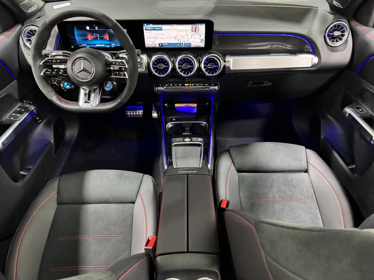 Mercedes-Benz GLB Vehicle Full-screen Gallery Image 12