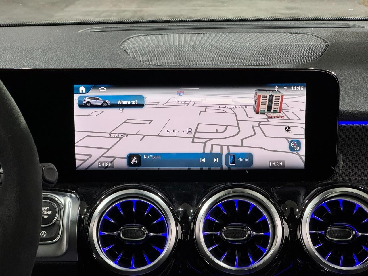 Mercedes-Benz GLB Vehicle Full-screen Gallery Image 14