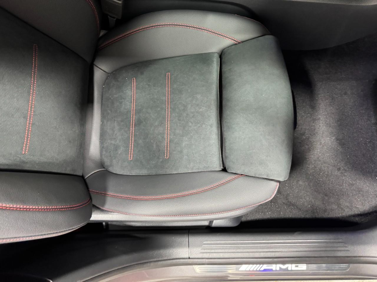 Mercedes-Benz GLB Vehicle Full-screen Gallery Image 19