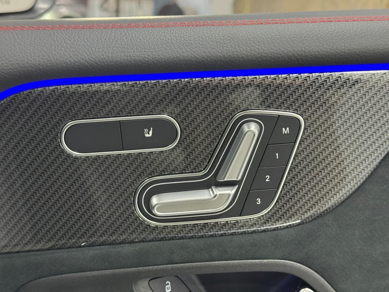 Mercedes-Benz GLB Vehicle Full-screen Gallery Image 21