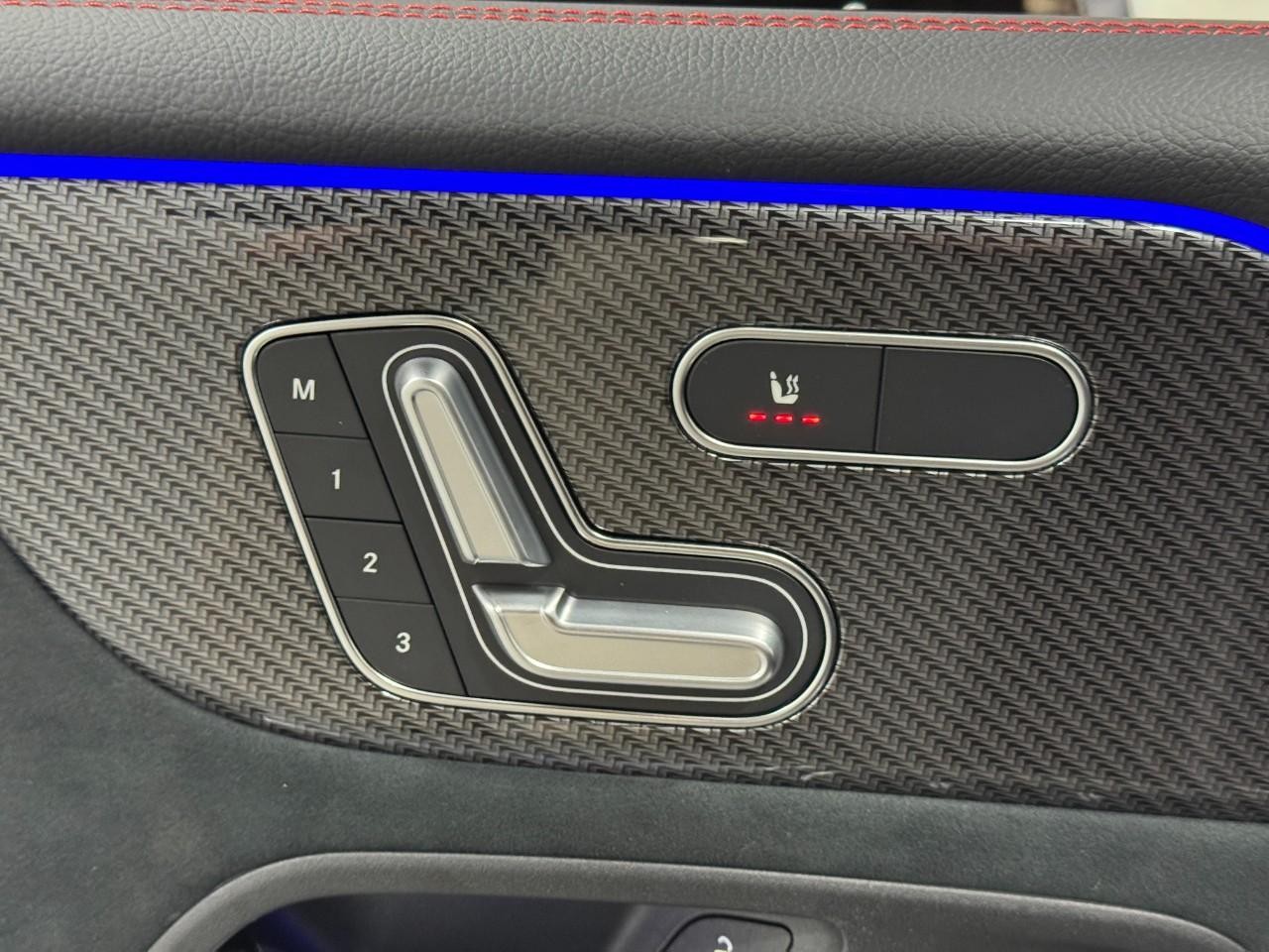 Mercedes-Benz GLB Vehicle Full-screen Gallery Image 24