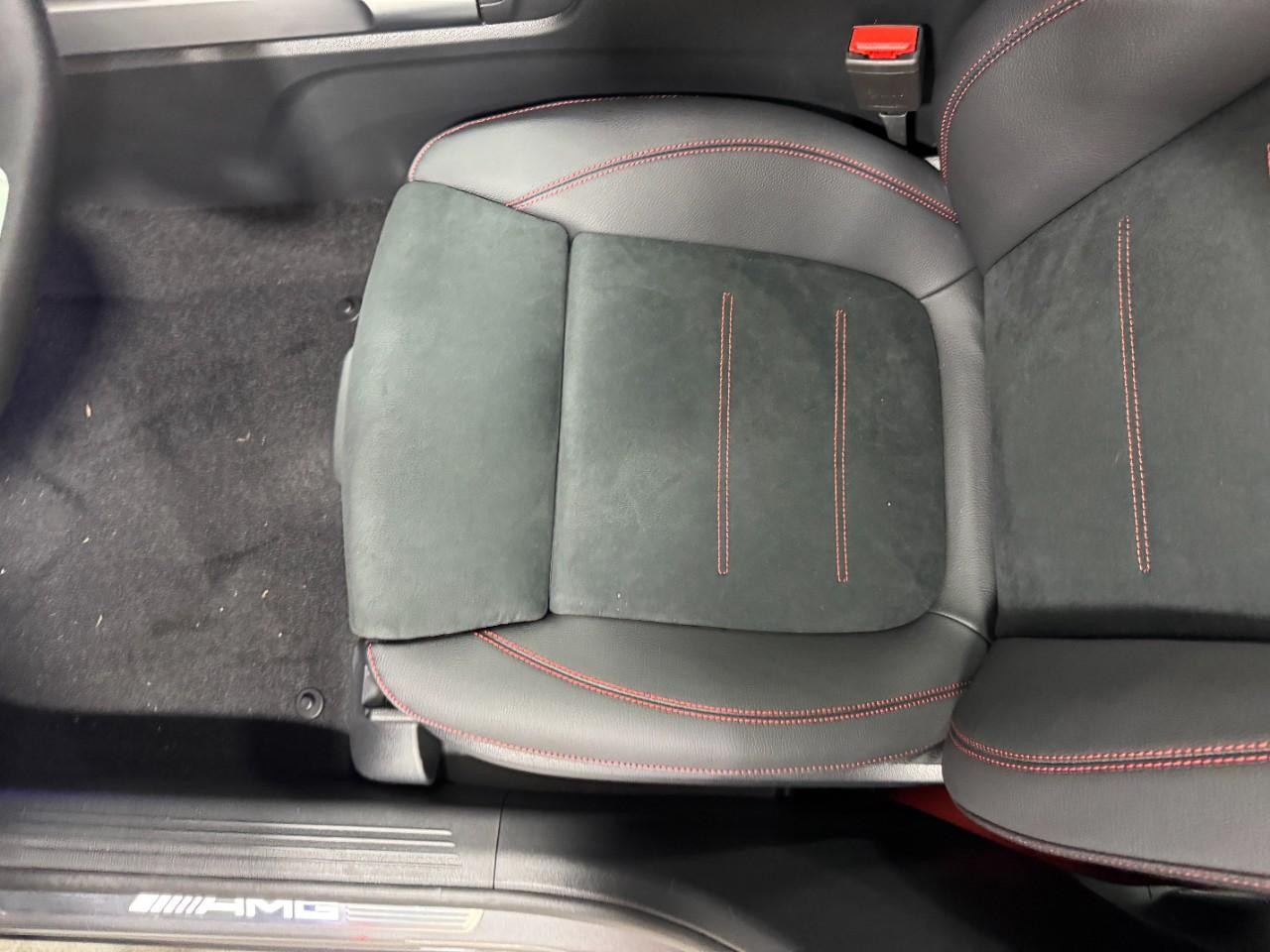 Mercedes-Benz GLB Vehicle Full-screen Gallery Image 29