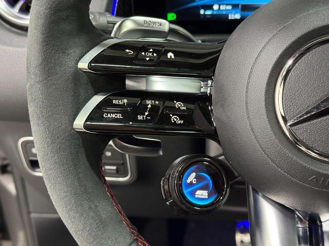 Mercedes-Benz GLB Vehicle Full-screen Gallery Image 32