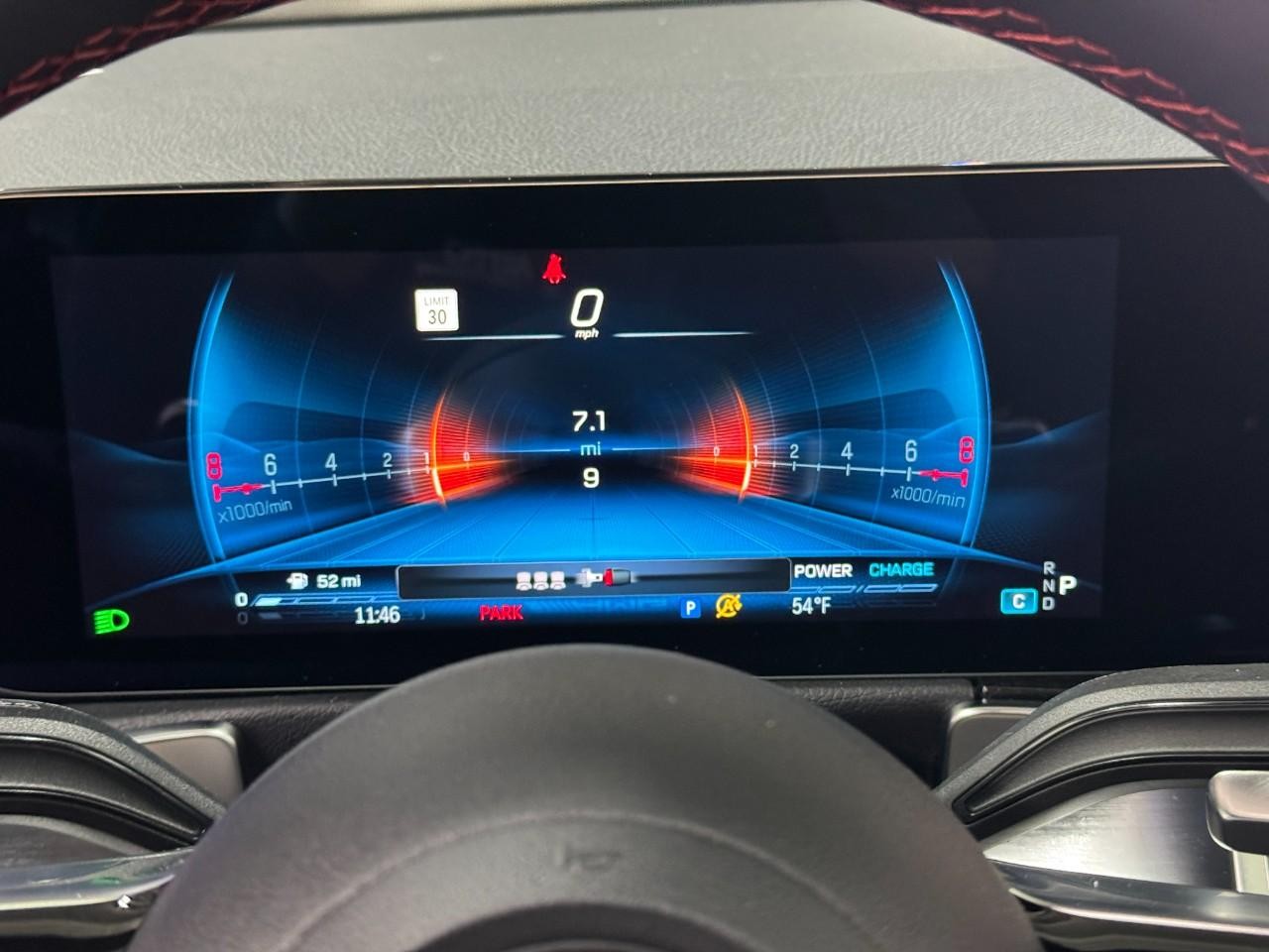 Mercedes-Benz GLB Vehicle Full-screen Gallery Image 34