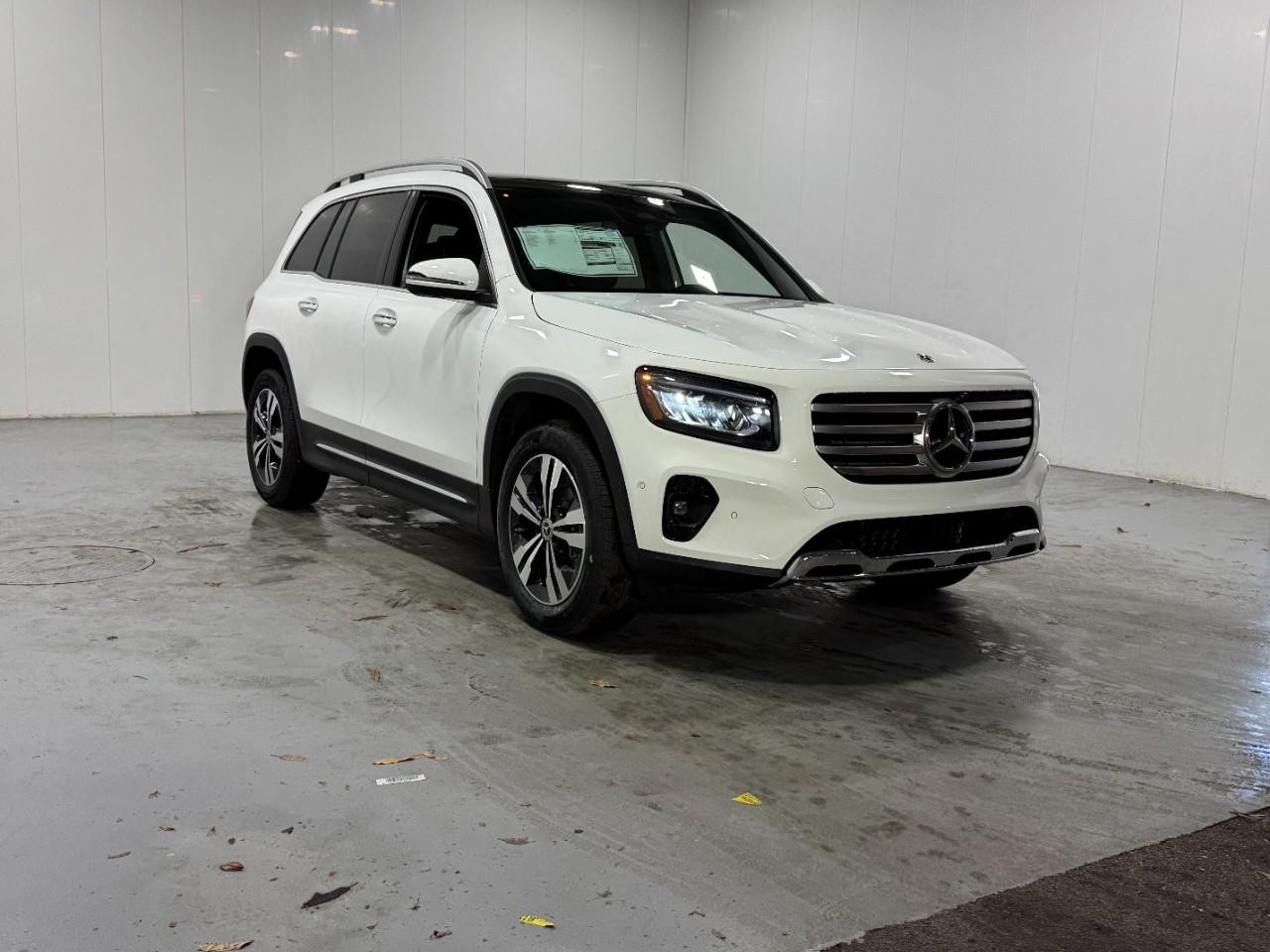 Mercedes-Benz GLB Vehicle Full-screen Gallery Image 6