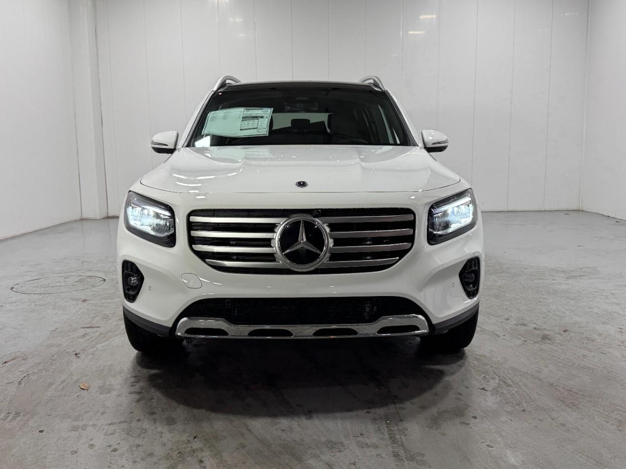 Mercedes-Benz GLB Vehicle Full-screen Gallery Image 7