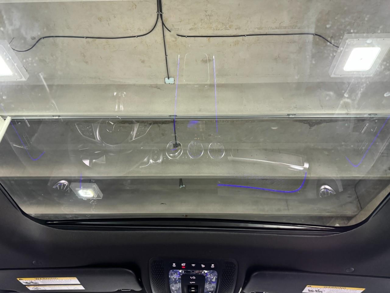 Mercedes-Benz GLB Vehicle Full-screen Gallery Image 11