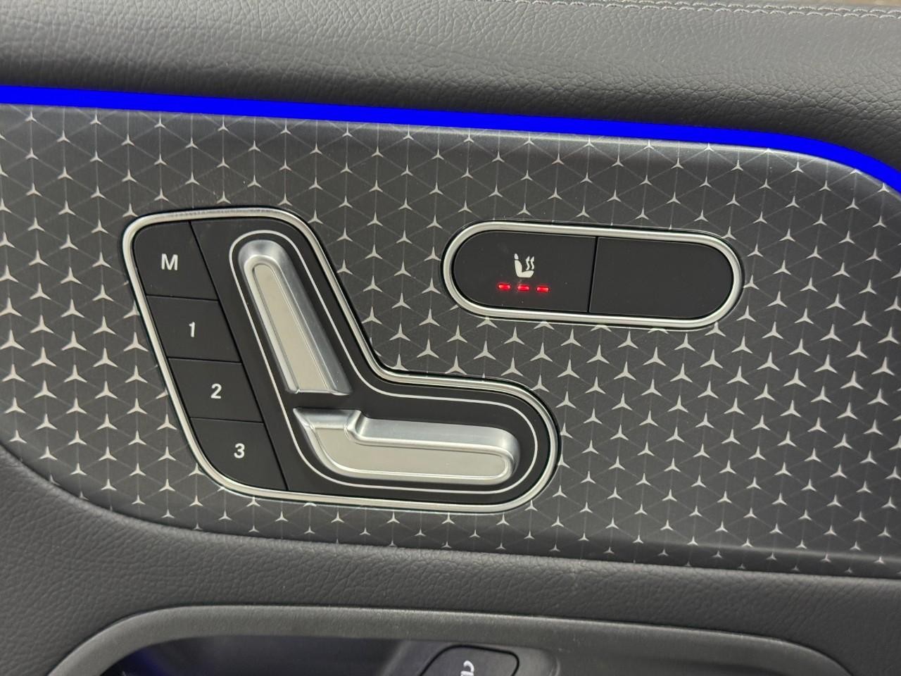 Mercedes-Benz GLB Vehicle Full-screen Gallery Image 24