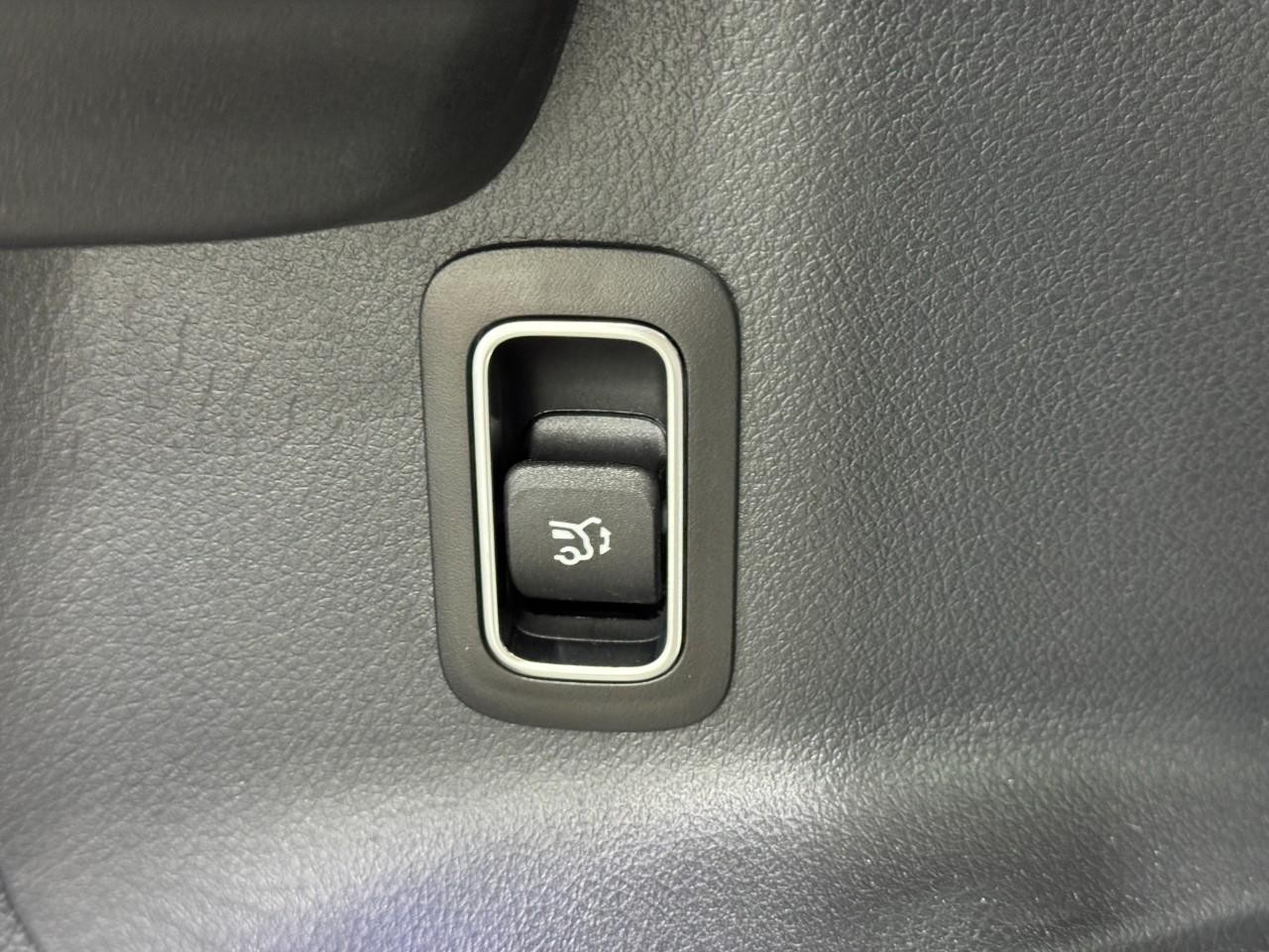 Mercedes-Benz GLB Vehicle Full-screen Gallery Image 27