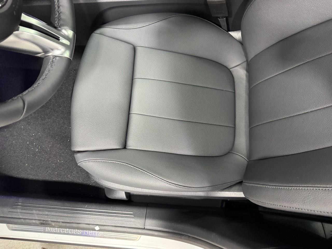 Mercedes-Benz GLB Vehicle Full-screen Gallery Image 29