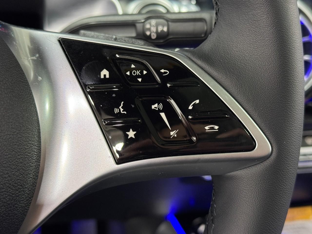 Mercedes-Benz GLB Vehicle Full-screen Gallery Image 32