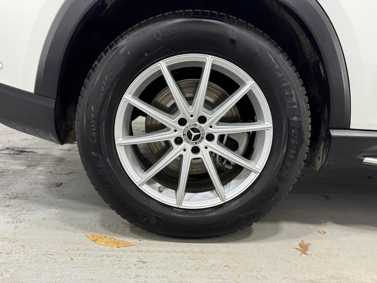 Mercedes-Benz GLE Vehicle Full-screen Gallery Image 5