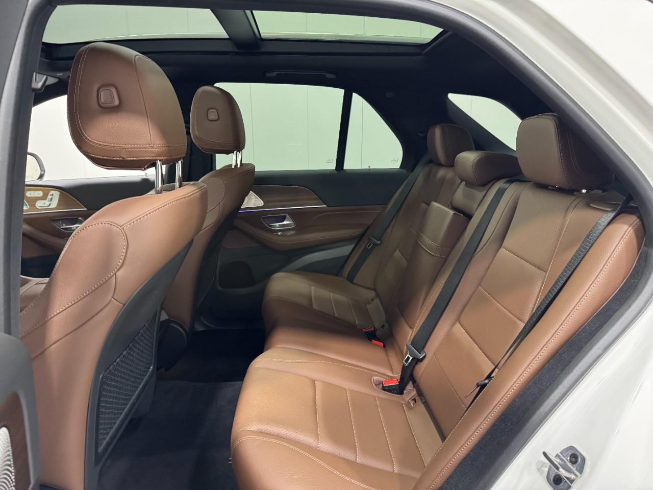 Mercedes-Benz GLE Vehicle Full-screen Gallery Image 8