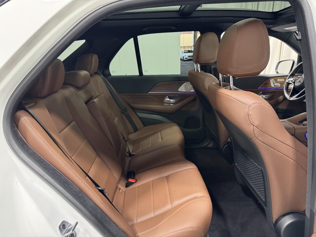 Mercedes-Benz GLE Vehicle Full-screen Gallery Image 10