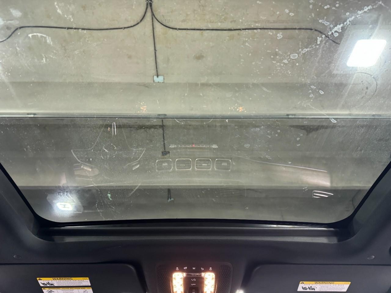 Mercedes-Benz GLE Vehicle Full-screen Gallery Image 11