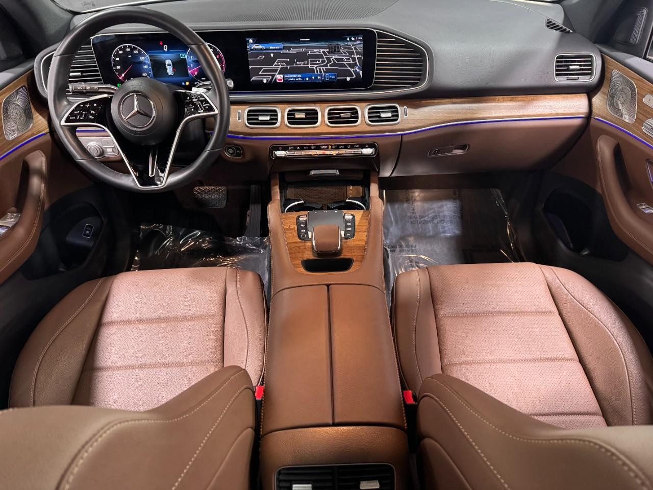 Mercedes-Benz GLE Vehicle Full-screen Gallery Image 12