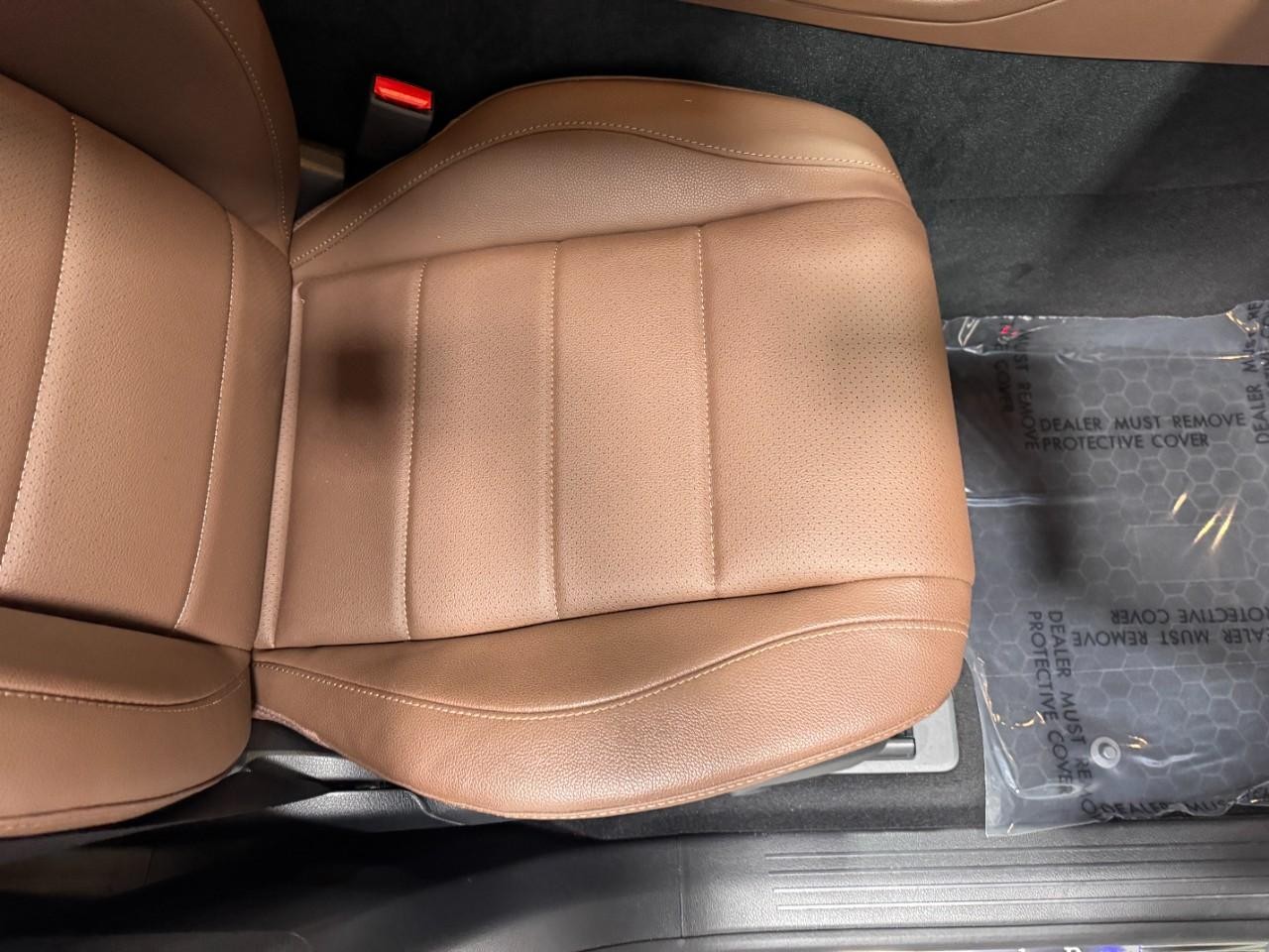 Mercedes-Benz GLE Vehicle Full-screen Gallery Image 19